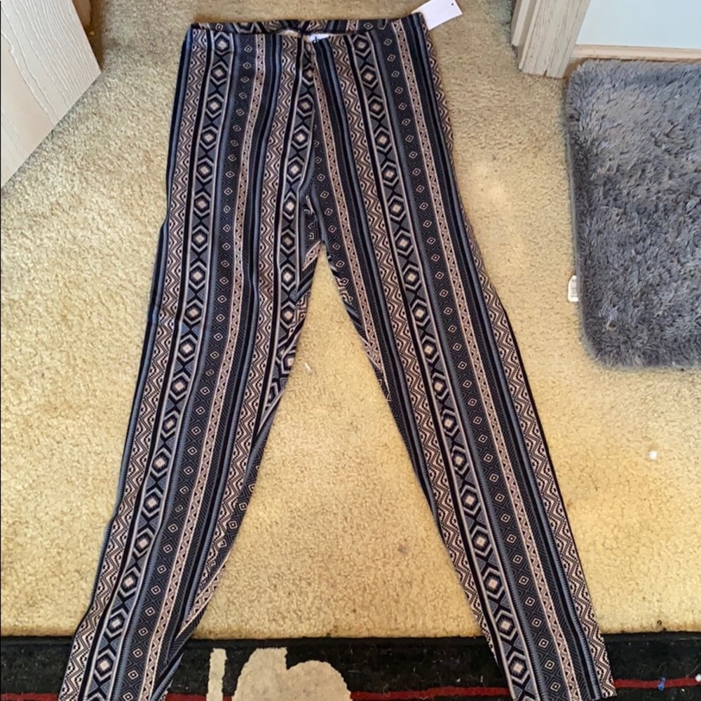 NEW WITH TAGS! Beautiful 1X leggings